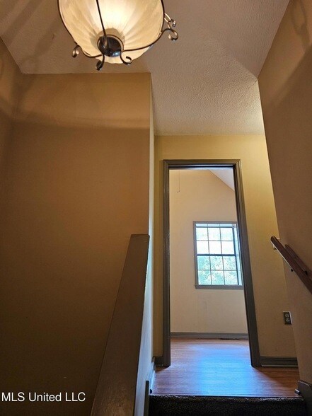Building Photo - 472 Brendalwood Dr