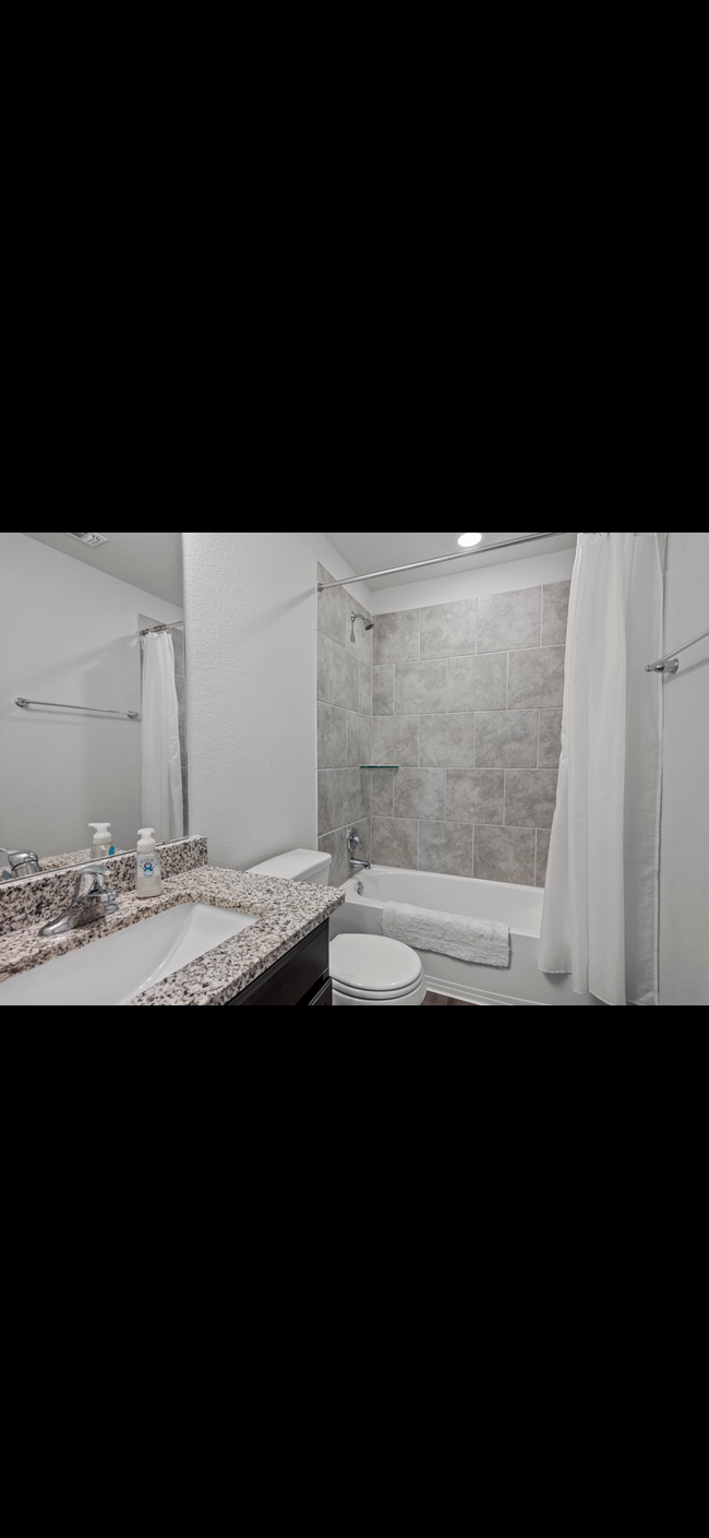 Building Photo - 3885 Lorenzen Ct