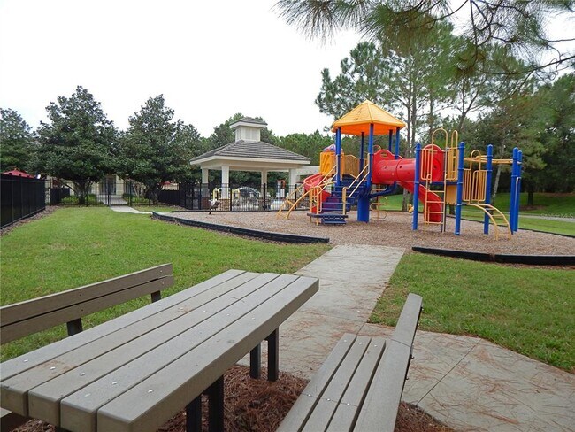 Building Photo - 5869 Meadowpark Pl
