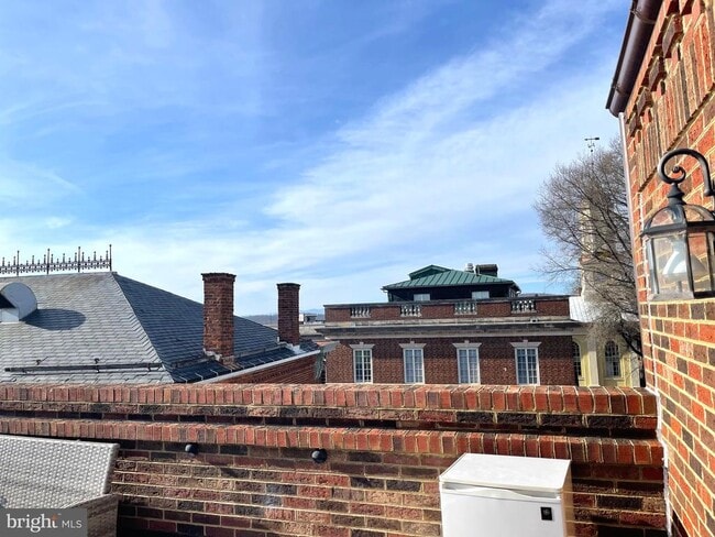 Building Photo - 28 Main St