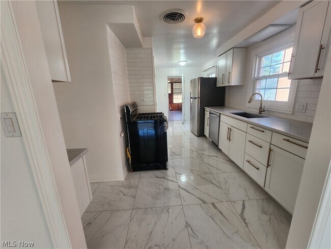 Building Photo - 3532 Normandy Rd