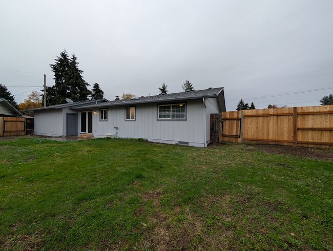 Building Photo - Lovely Updated 3-Bedroom, 1-Bath Home ~ Fu...