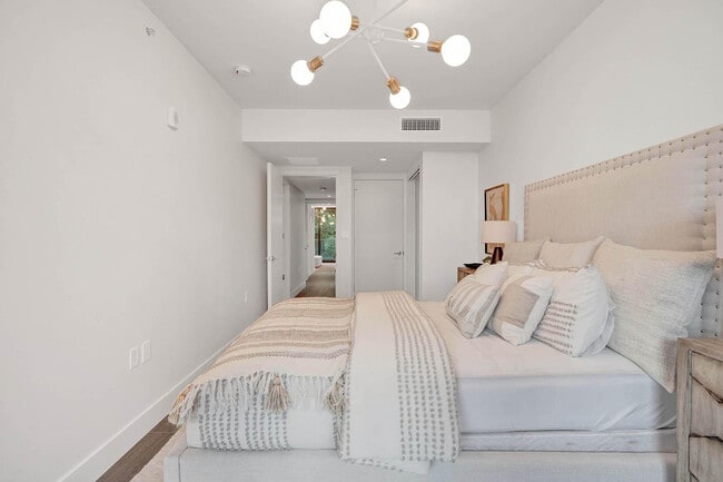 Building Photo - 3040 N Ocean Blvd