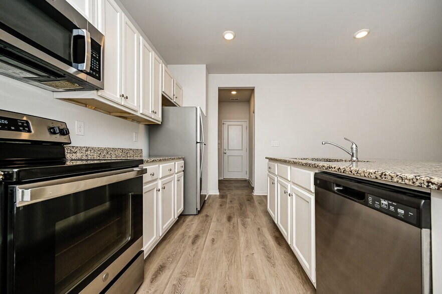 Building Photo - 371 Hamilton Pointe Dr