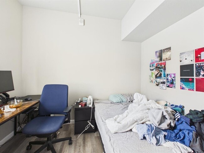 Building Photo - 911 W 22nd St