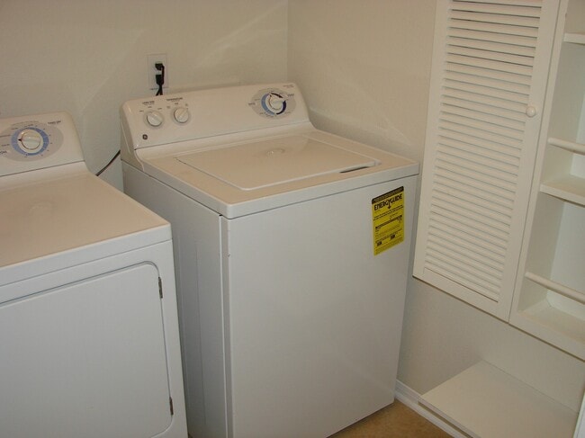 Building Photo - 2910 Blue Dawn Dr