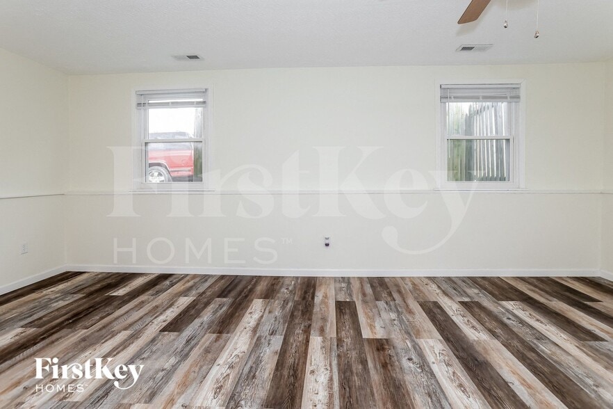 Building Photo - 1605 Rock Creek Dr