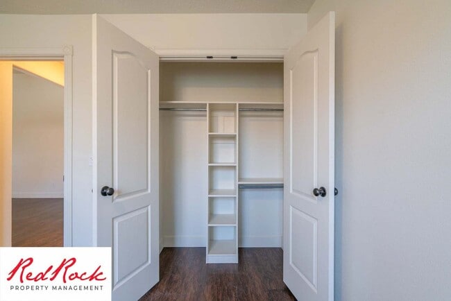 Building Photo - Spacious 3-Bed, 2-Bath Ivins Townhome – Do...