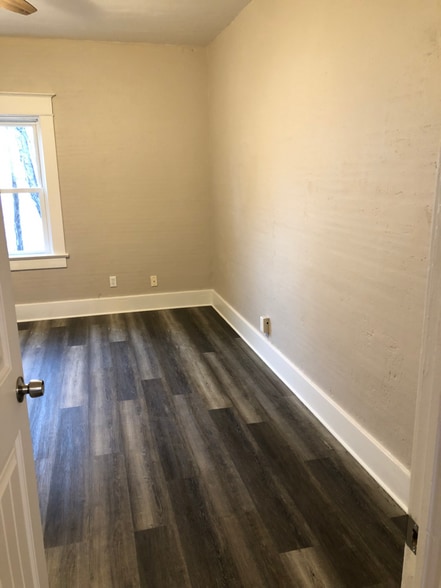 Building Photo - 507 Douglas St