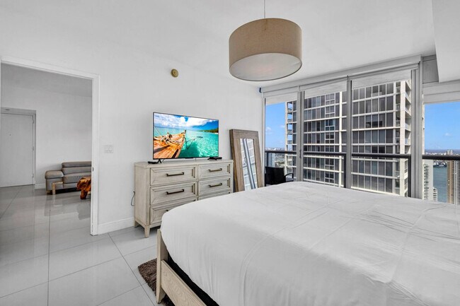 Building Photo - 485 Brickell Ave