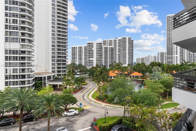 Building Photo - 19195 Mystic Pointe Dr