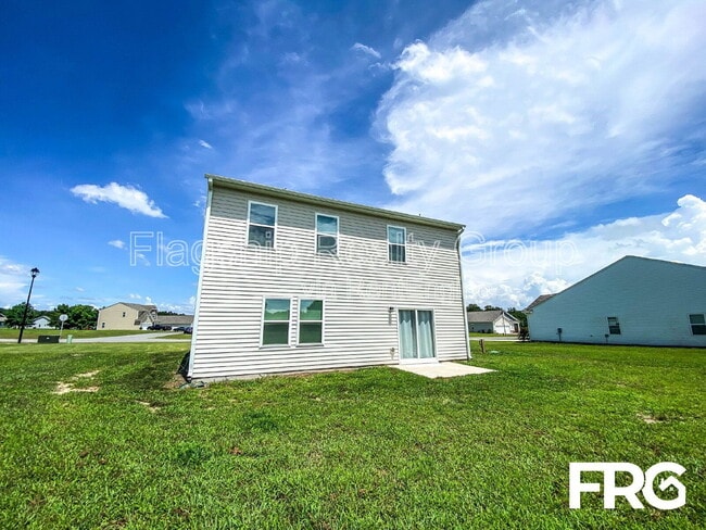 Building Photo - 300 Kenison Way
