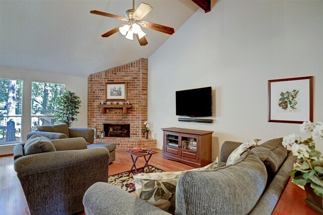 Building Photo - 12 Fairmeade Bend Dr