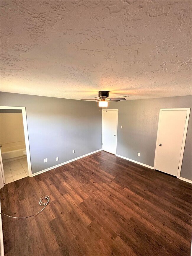 Building Photo - 2321 Gladys St, Beaumont TX 77702