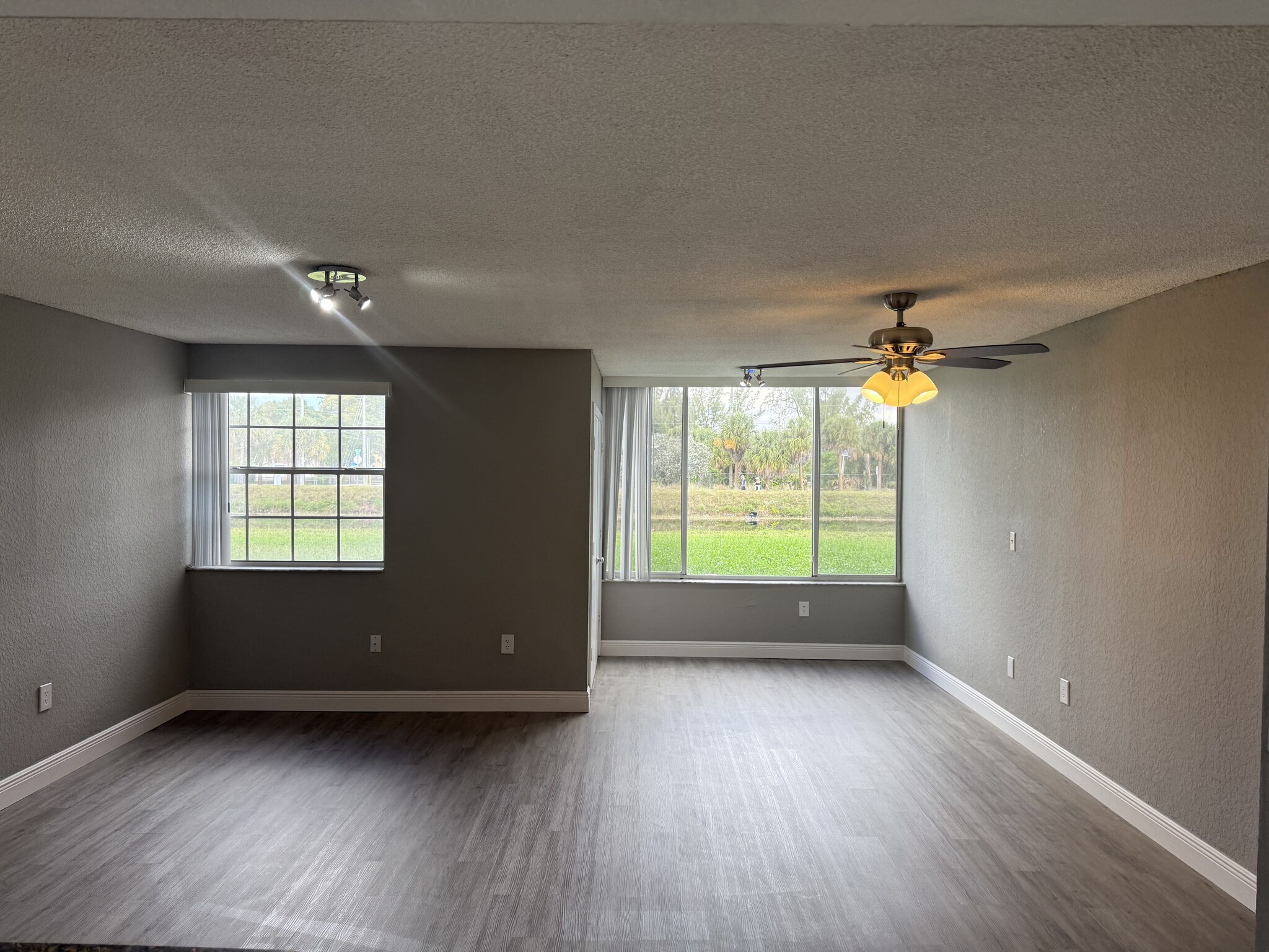 Building Photo - 2881 N Oakland Forest Dr