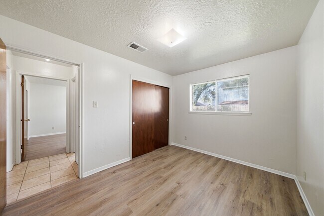 Building Photo - 4506 Jamaica Ln