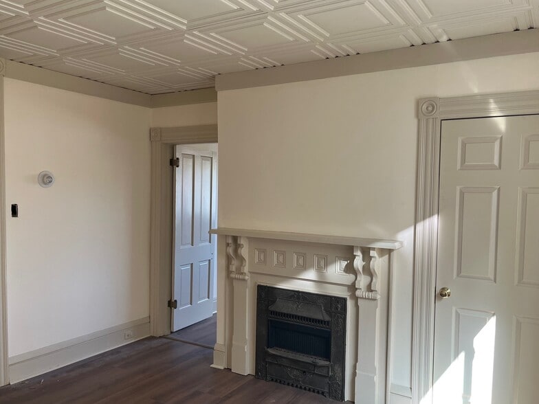 Living room - 309 Biddle Ave