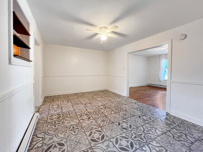 Building Photo - Classic Richmond Row House Steps from Byrd...
