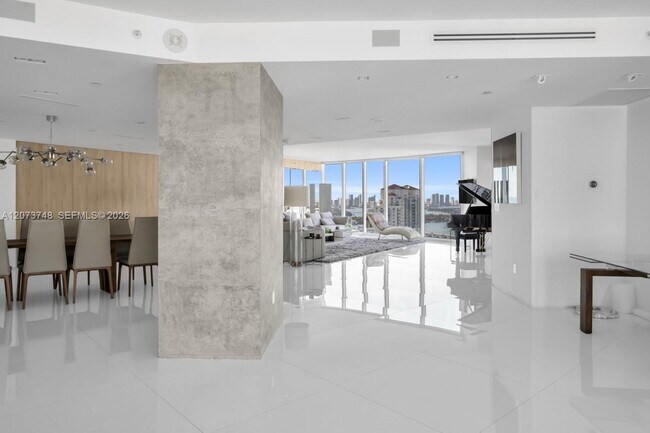 Building Photo - 300 South Pointe Dr