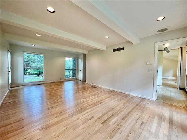 Building Photo - 112 Pheasant Dr