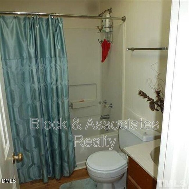 Building Photo - 124 Oak Hill Loop