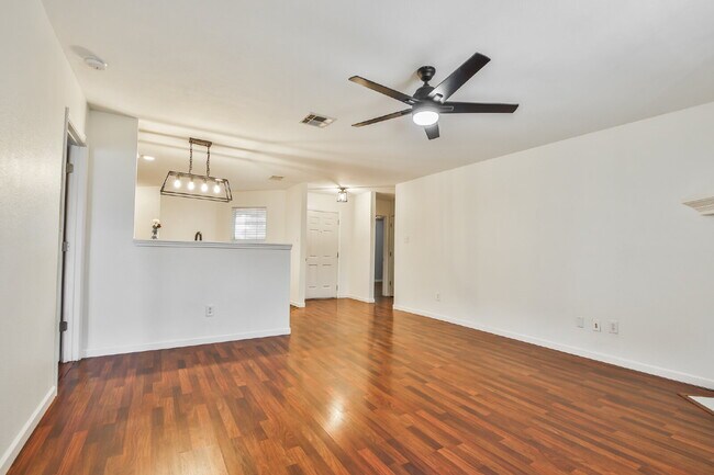 Building Photo - Wonderful 3/2/2 in North Lubbock!