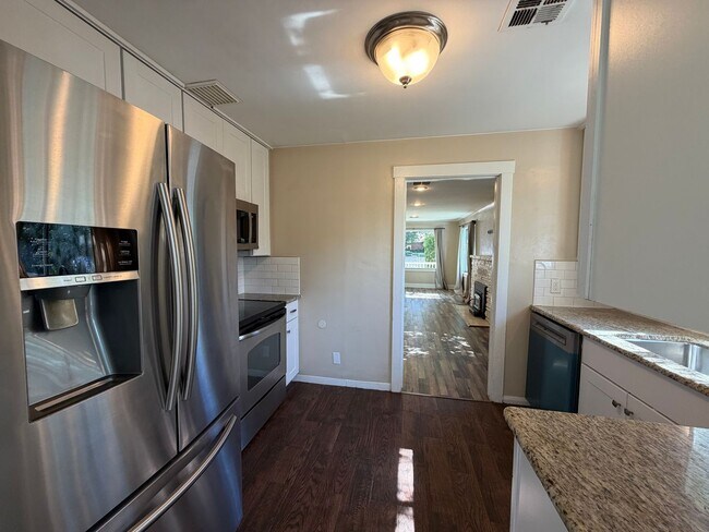 Building Photo - CHARMING HOME FOR RENT IN DOWNTOWN ST. GEORGE!