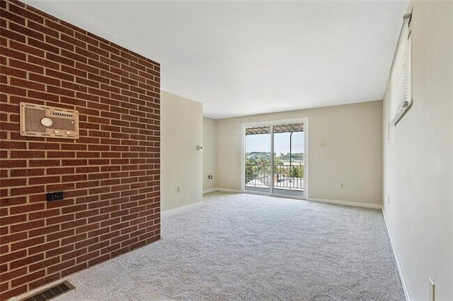 Building Photo - 8966 Knoll St