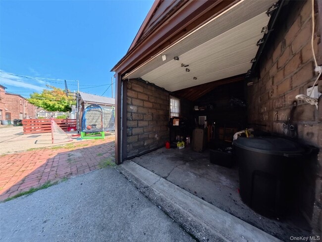 Building Photo - 398 Bauer Pl