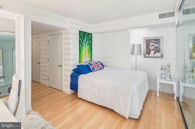 Building Photo - Available Now! Logan Circle! High End, 2 B...