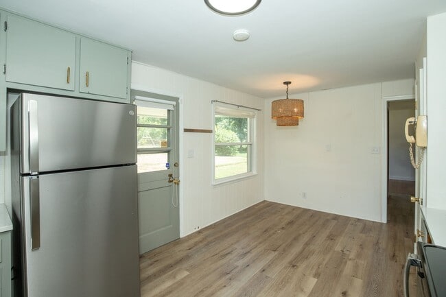 Building Photo - ? Stunning 3 Bedroom, 2 Bathroom Home! ?