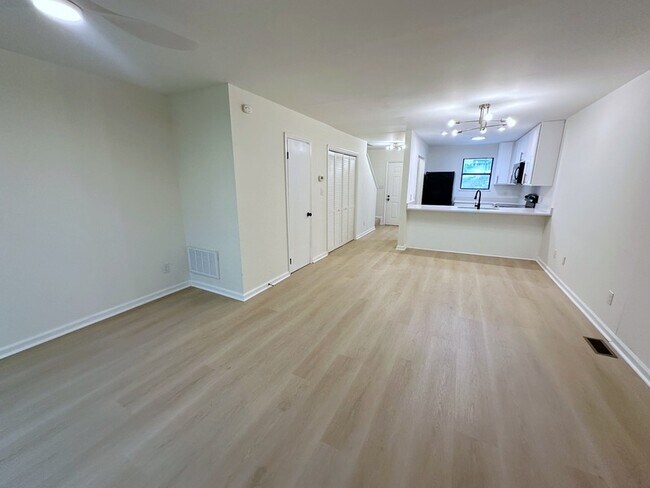 Building Photo - 908 Hearthridge Ct