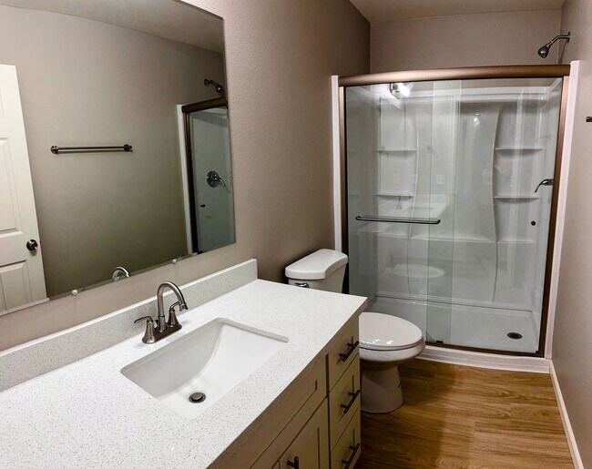 Building Photo - 16116 Mistletoe Ln