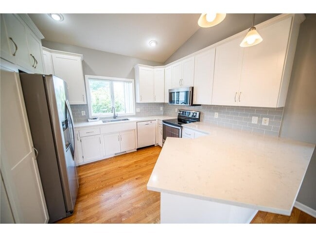 Building Photo - 5182 Southern Ridge Ln SW