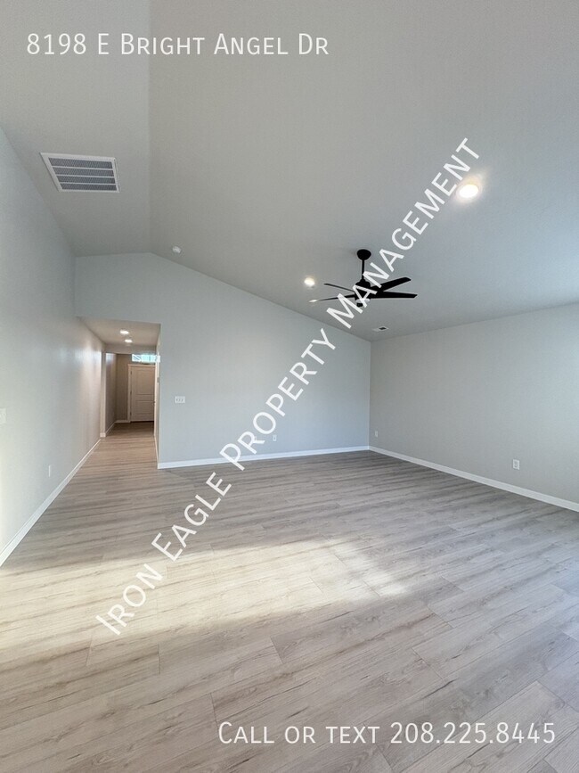 Building Photo - 8198 E Bright Angel Dr