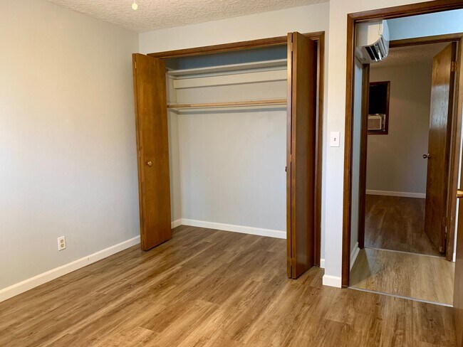 Building Photo - 310/312-Duplex