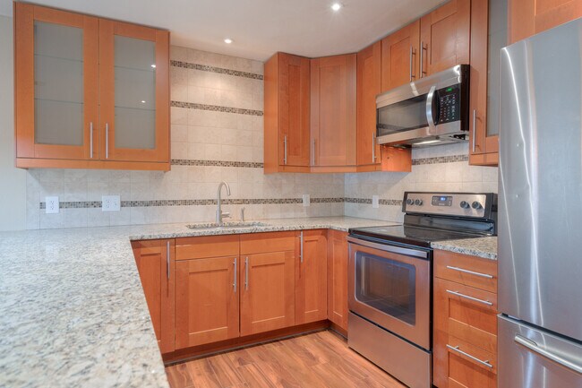 Building Photo - 846 Patrick Henry Dr