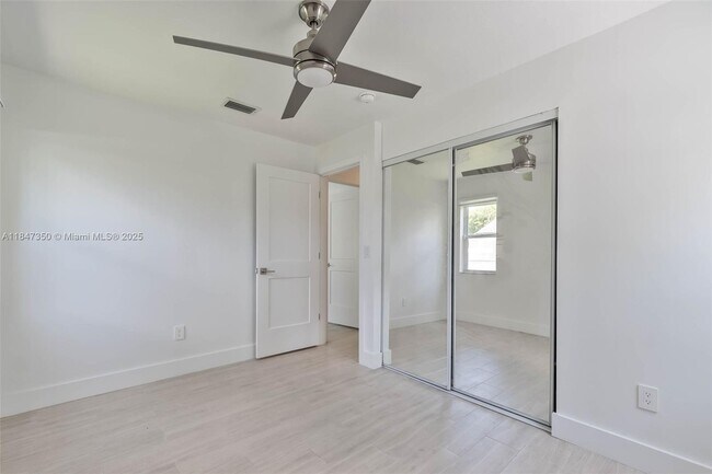 Building Photo - 15250 SW 154th Ave