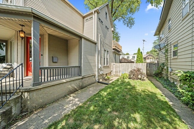 Building Photo - 116 Hanford St