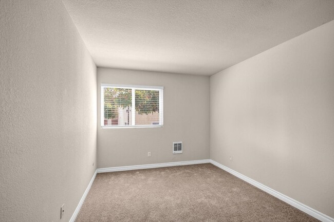 Building Photo - Cozy 2 BD, 1 BA Condo in Las Palmas Villas!