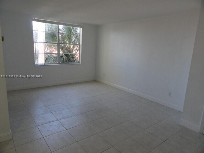 Building Photo - 1825 W 56th St