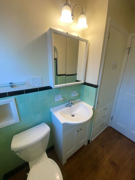 1st Floor Bathroom - 1106 Acorn Dr