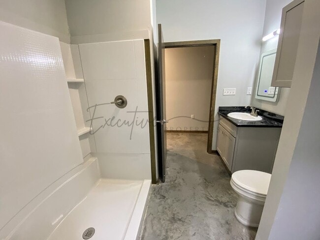 Building Photo - 144 Arlington Dr