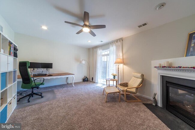Building Photo - 6931 Rolling Creek Way