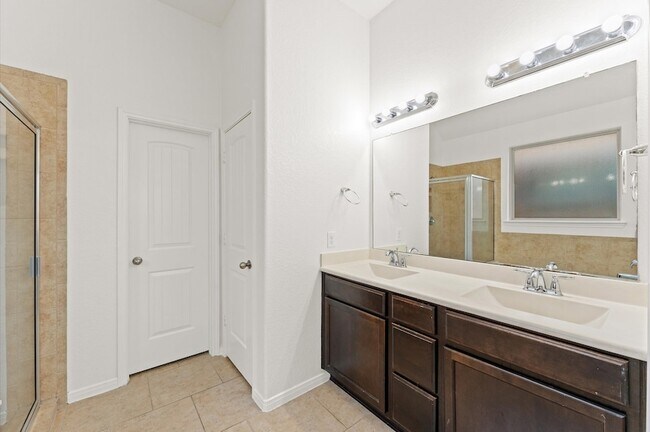 Building Photo - 5610 Glenfield Spring Ln