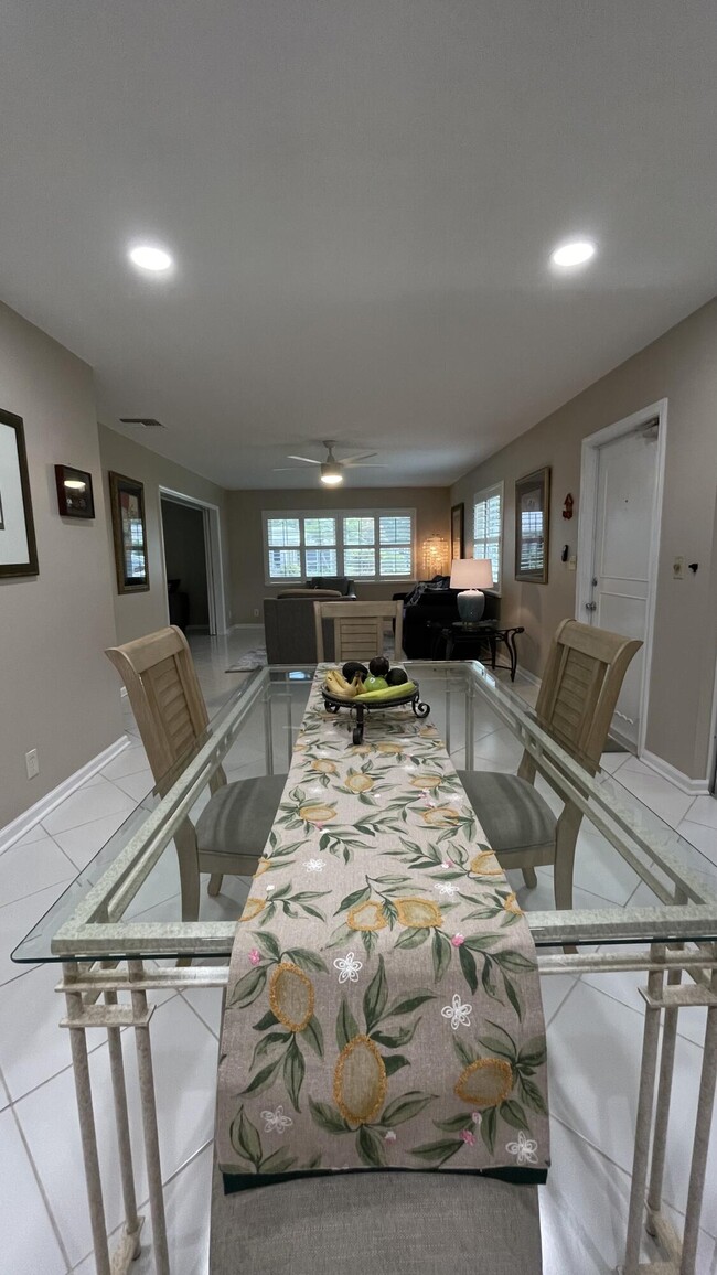 Building Photo - 10140 44th Ct S