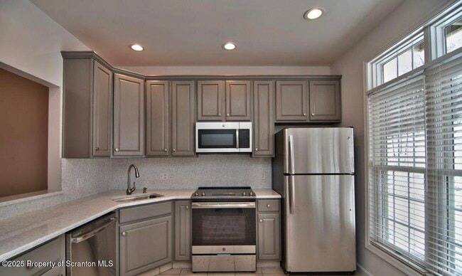 Building Photo - 803 Ohenry Close Sec 1