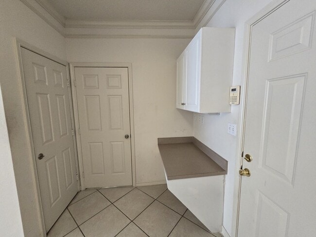 Building Photo - 1 Bed 1 Bath Condo For Rent in Tampa $1499