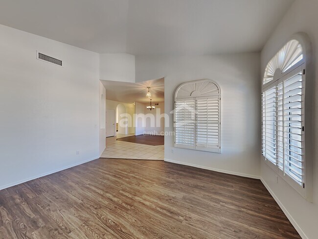 Building Photo - 13381 W Wilshire Dr