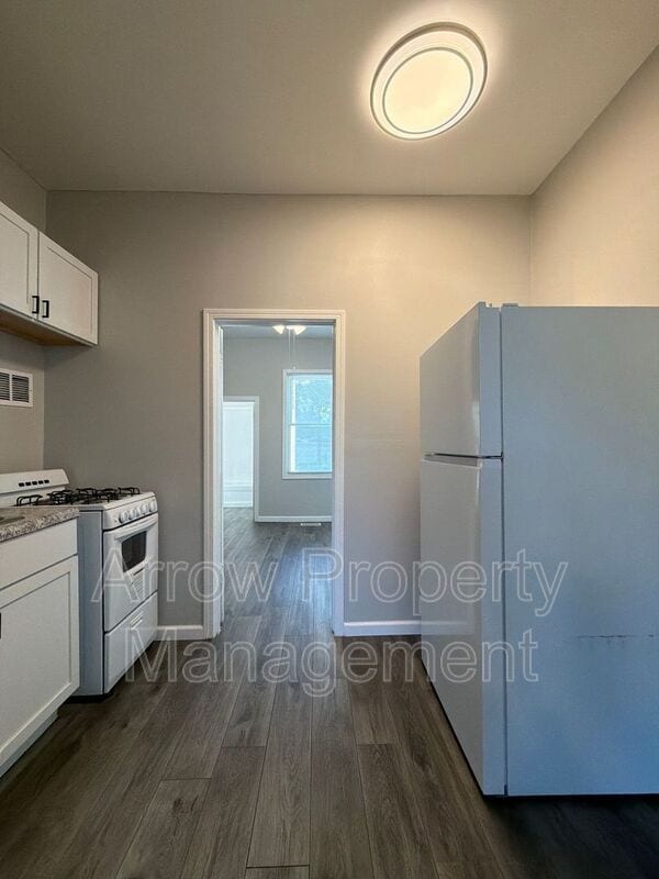 Building Photo - 1400 Garfield- B